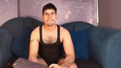 derek_voss online show from June 18, 12:54 pm