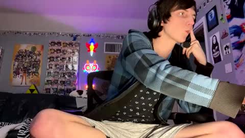 derekdings online show from February 12, 11:38 am