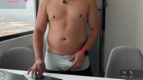 diegolatinguy98 online show from March 29, 2:39 pm