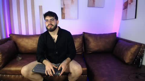 domboy  online show from June 9, 8:32 pm