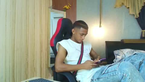 dominic_smith_ online show from June 1, 9:15 pm