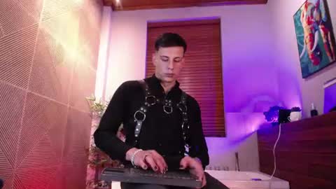 Dustin Sonne online show from July 3, 3:56 am