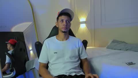 dustinandjordan online show from February 9, 9:52 pm