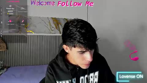 dyla_n18_ online show from June 30, 8:43 pm