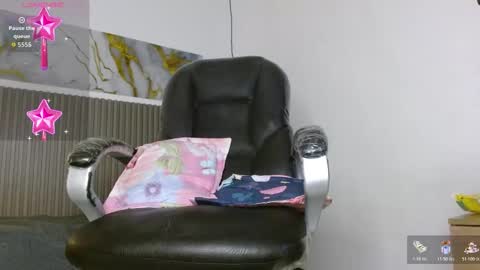 dyla_n18_ online show from March 15, 9:21 pm