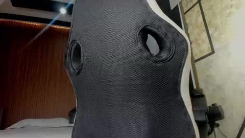 dylanroyce_ online show from April 17, 12:19 pm