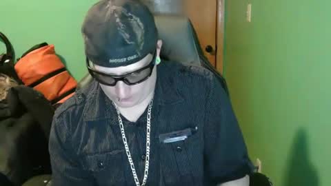 edwardaims_2please online show from April 9, 2:42 am