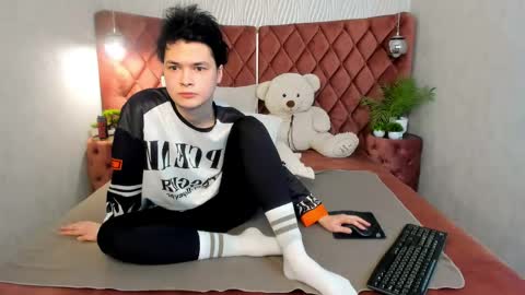 edwardbev online show from March 18, 8:06 am