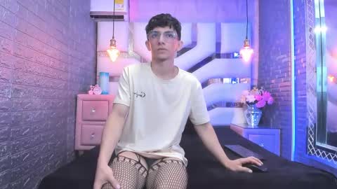 Elan Giralon online show from April 13, 1:17 am