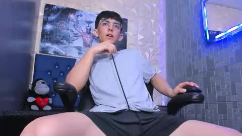 Elan Giralon online show from April 10, 10:17 pm