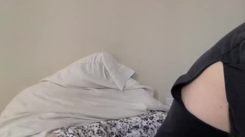 esiiiiiiiiis online show from April 19, 3:00 pm