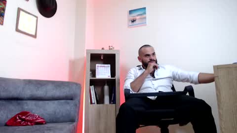 Esteban Fernandez online show from April 10, 6:31 am