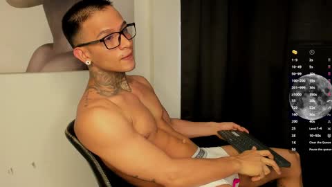 Ethan - Independent model online show from April 1, 9:01 pm