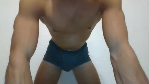 fit_guy997 online show from November 6, 7:39 pm
