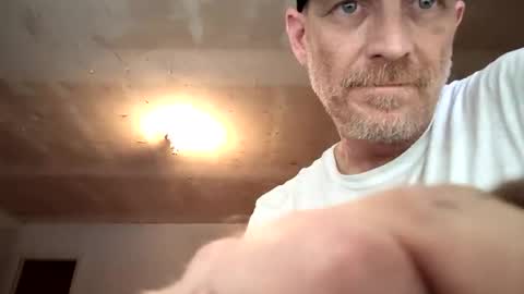 Famous Blue Eyes online show from May 17, 11:12 pm