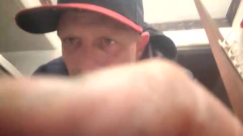 Famous Blue Eyes online show from May 1, 4:49 am