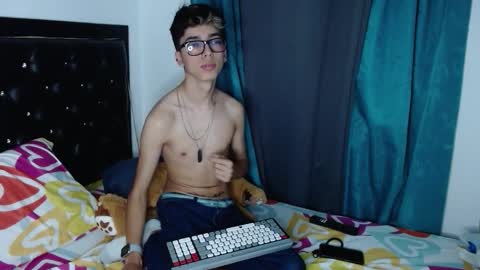 gabriel_x18 online show from February 8, 11:09 pm