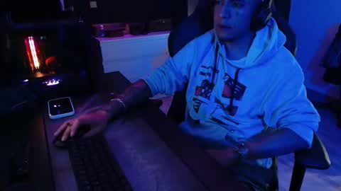 Guayaco  online show from October 31, 2:57 am