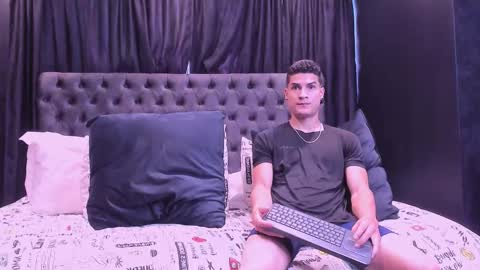 heteros men online show from March 25, 9:30 pm