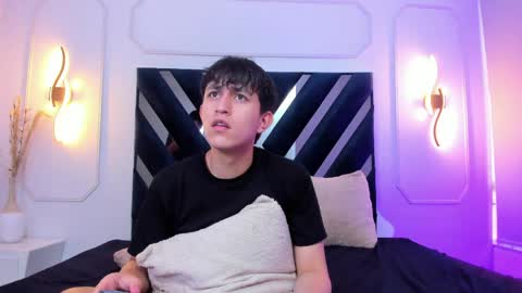 hoot_booys_ online show from March 30, 9:05 pm