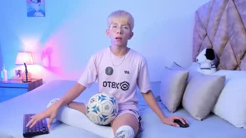 Son Hyunjin online show from January 19, 4:41 pm