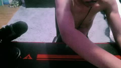 ilovewhitegirls388383 online show from May 18, 3:46 am