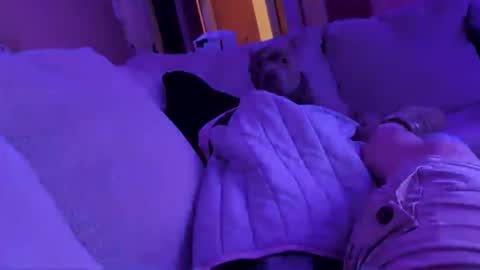 imstilljustyourmomsbf online show from April 6, 6:14 am