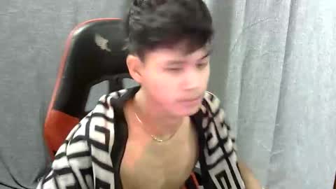 itzme_john online show from April 2, 6:49 pm