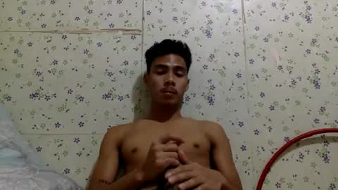 itzme_urboy online show from May 6, 1:11 pm