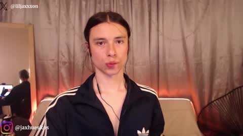 Hey im Jaxxxon check my info     online show from June 6, 12:11 pm