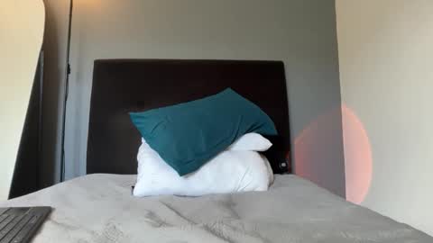 INDEPENDENT MODEL online show from March 14, 5:53 pm