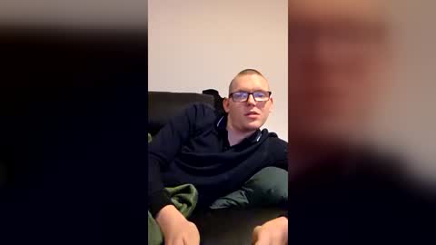 james0901998 online show from July 2, 11:00 pm