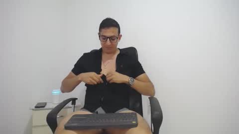 jhonstevens1995 online show from October 21, 9:39 pm