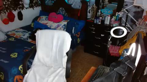 julian online show from February 28, 11:37 pm