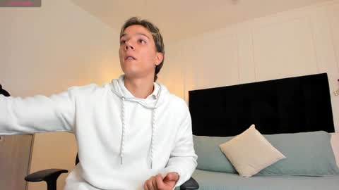 Jonathan Danielss  online show from December 18, 11:45 am