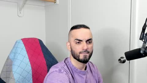 jonhjo26 online show from May 19, 5:35 am