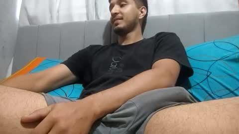 juanc23_371 online show from May 9, 7:04 pm