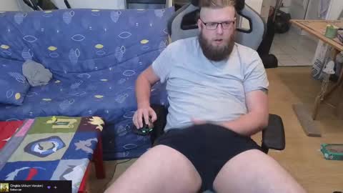 Julcs online show from March 4, 7:01 pm