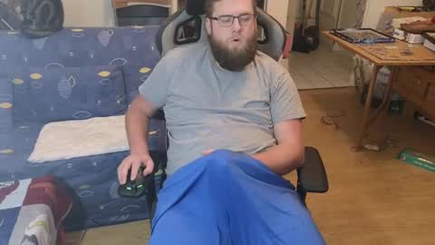 Julcs online show from February 6, 6:24 pm