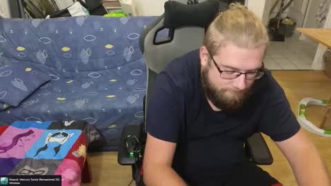 Julcs online show from October 3, 1:05 pm