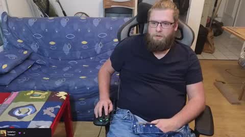 Julcs online show from February 26, 8:20 pm