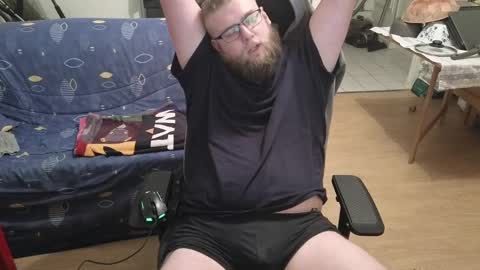 Julcs online show from December 18, 8:25 pm