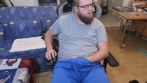 Julcs online show from February 7, 6:34 pm