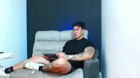 justinfuller_31 online show from July 7, 1:38 am