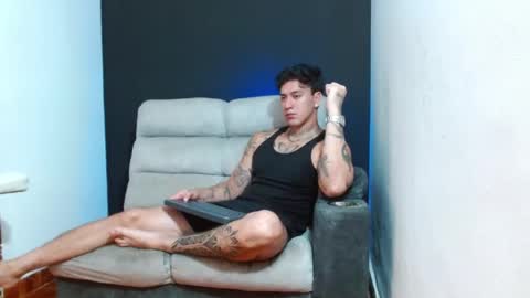 justinfuller_31 online show from July 9, 4:55 pm