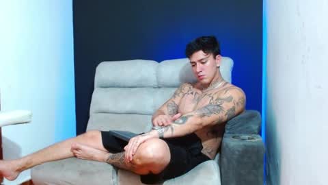 justinfuller_31 online show from May 28, 4:43 am