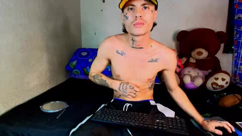 kevinperlas_ online show from February 11, 11:32 pm