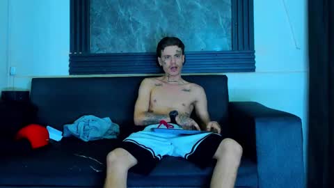 kevinperlas_ online show from December 2, 12:25 am