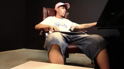 KrewVaughn online show from October 17, 10:19 am