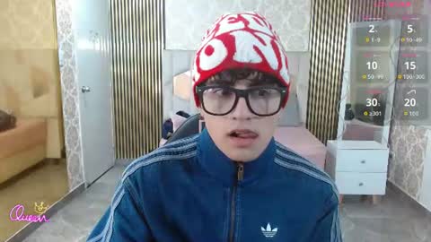 kyler_tay online show from June 11, 11:41 am